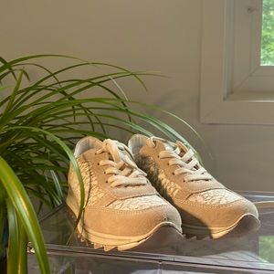 Girl’s Primigi Gold Sparkling Sneakers